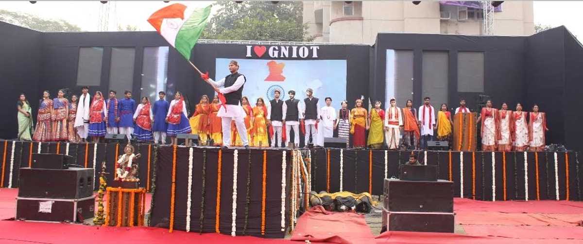 फ्रेशर पार्टी में विद्यार्थियों के साथ कलाकारों ने दी मनमोहक प्रस्तुति